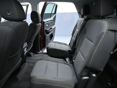 Used 2020 Chevrolet Traverse LT image 16