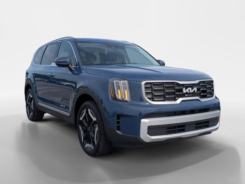 Used 2024 Kia Telluride S FWD image 2