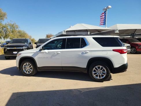 Used 2021 Chevrolet Traverse LT image 3