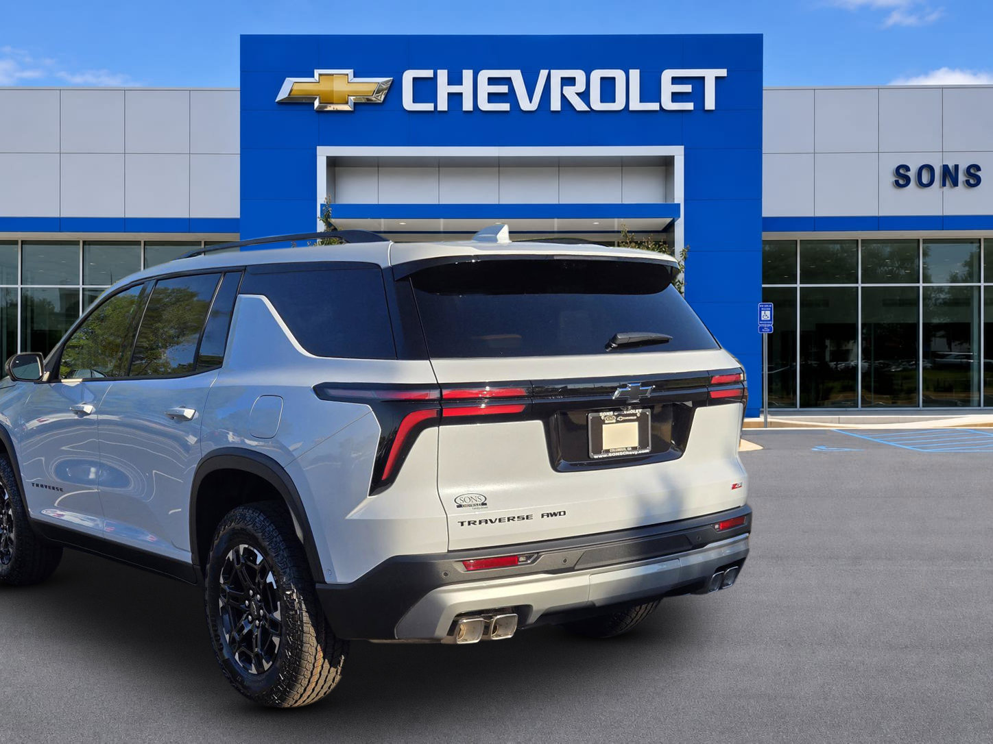 New 2027 Chevrolet Traverse Z71 w/ Enhanced Driving Package AWD/4WD image 7
