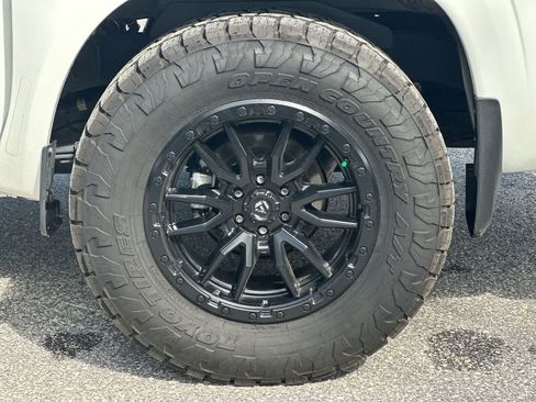 Used 2024 Nissan Frontier SV w/ SV Convenience Package RWD image 12
