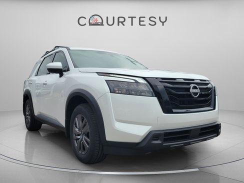 New 2025 Nissan Pathfinder SV image 5