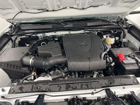 Used 2023 Toyota Tacoma SR5 AWD/4WD image 12