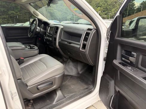 Used 2017 RAM 1500 Tradesman w/ Chrome Appearance Group RWD image 18