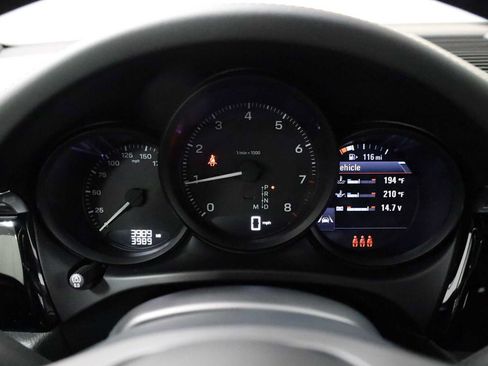 Certified 2026 Porsche Macan AWD/4WD image 24