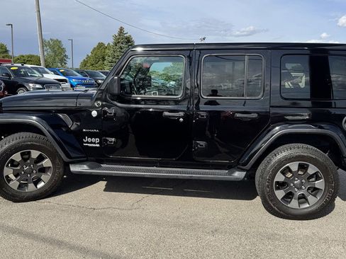 Used 2018 Jeep Wrangler Unlimited Sahara AWD/4WD image 5
