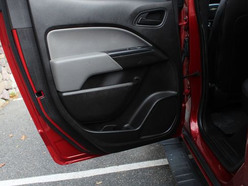 Used 2015 Chevrolet Colorado LT w/ Luxury Package image 14