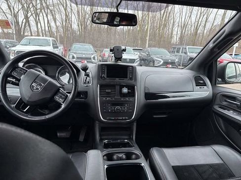 Used 2018 Dodge Grand Caravan SXT w/ Driver Convenience Group image 5