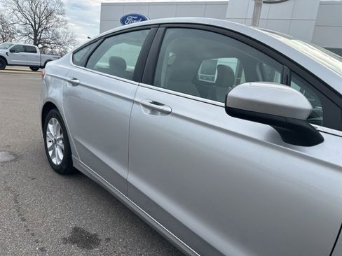 Used 2019 Ford Fusion SE image 7