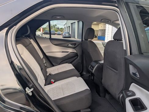 Used 2022 Chevrolet Equinox LS w/ LS Convenience Package FWD image 16