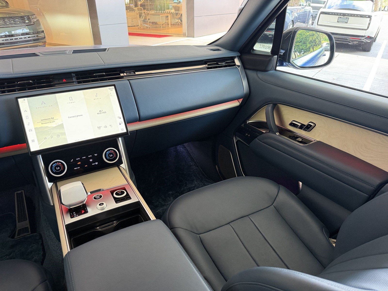 Used 2023 Land Rover Range Rover SV AWD/4WD image 30