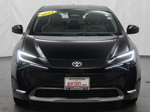 Used 2024 Toyota Prius XLE FWD image 3