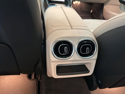 Used 2025 Mercedes-Benz C 300 Sedan image 21