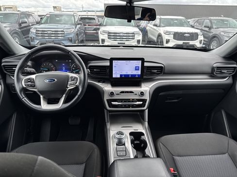 Used 2022 Ford Explorer XLT image 12