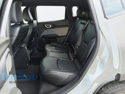 Used 2024 Jeep Compass Latitude AWD/4WD image 35
