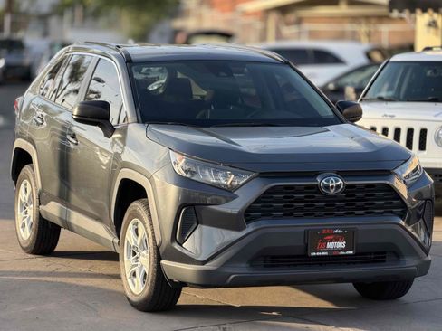 Used 2021 Toyota RAV4 LE AWD/4WD image 4