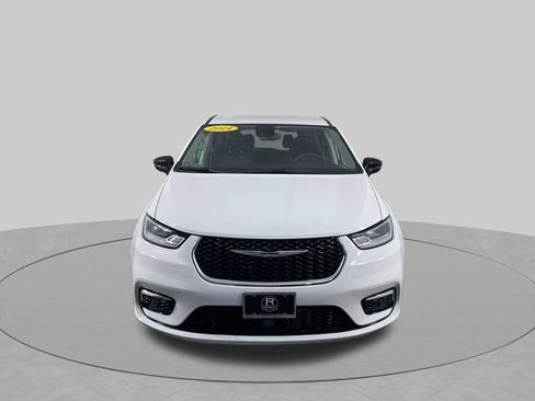 Used 2024 Chrysler Pacifica Touring-L FWD image 15