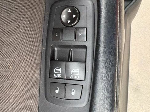 Used 2016 Dodge Challenger SXT image 13