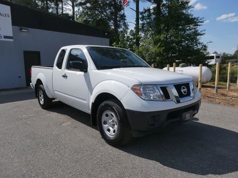 Used 2018 Nissan Frontier S RWD image 3