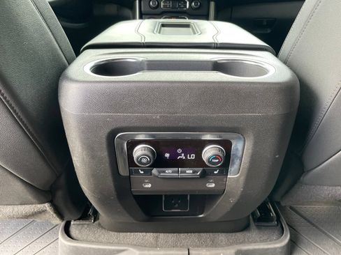 Used 2024 Chevrolet Suburban Z71 w/ Luxury Package AWD/4WD image 38