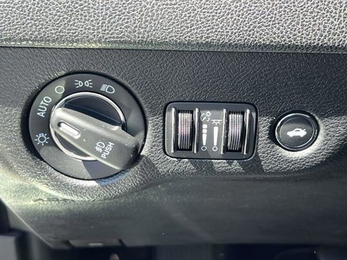 Used 2023 Chrysler 300 S w/ Comfort Group RWD image 21