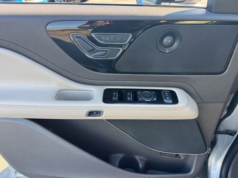 Used 2022 Lincoln Aviator Reserve image 28