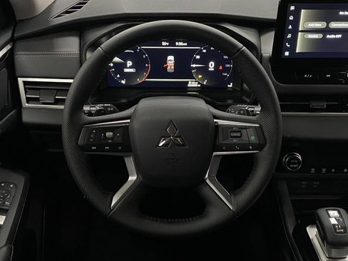 New 2025 Mitsubishi Outlander SE image 14