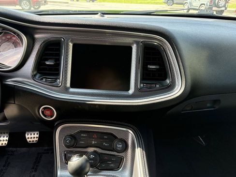 Used 2015 Dodge Challenger SRT Hellcat RWD image 26