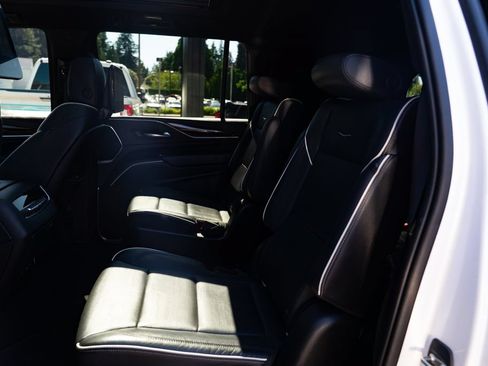 Used 2021 Cadillac Escalade ESV Premium Luxury w/ Performance Package AWD/4WD image 19