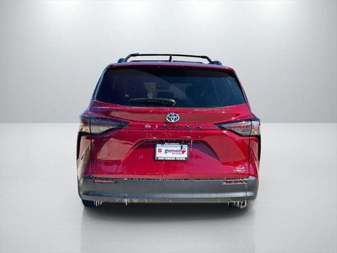 Certified 2023 Toyota Sienna LE image 6