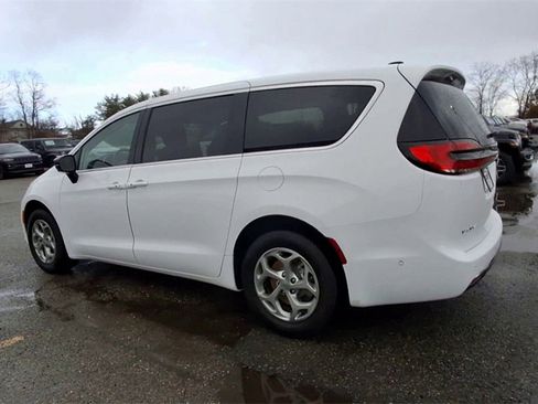 Certified 2024 Chrysler Pacifica Limited image 6