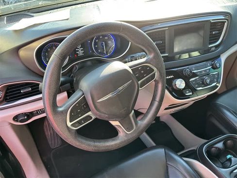 Used 2021 Chrysler Voyager Lxi image 10