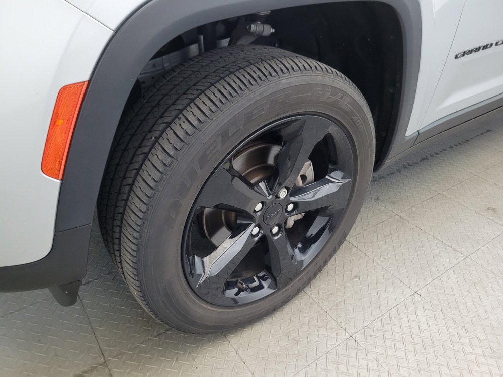 Used 2023 Jeep Grand Cherokee Altitude AWD/4WD image 31
