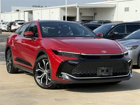 Used 2023 Toyota Crown Limited image 2