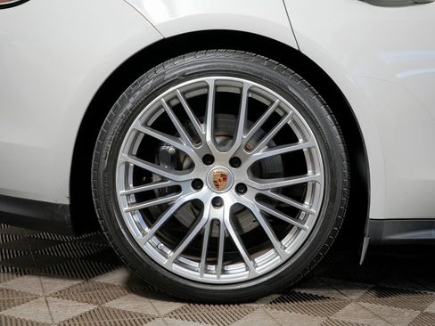 Used 2023 Porsche Panamera 4 Platinum Edition image 40