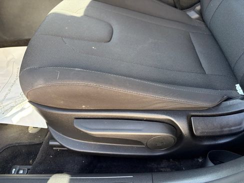 Used 2025 Hyundai Elantra SE w/ Cargo Package FWD image 5
