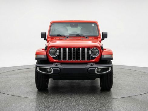 Used 2025 Jeep Wrangler Sahara image 2