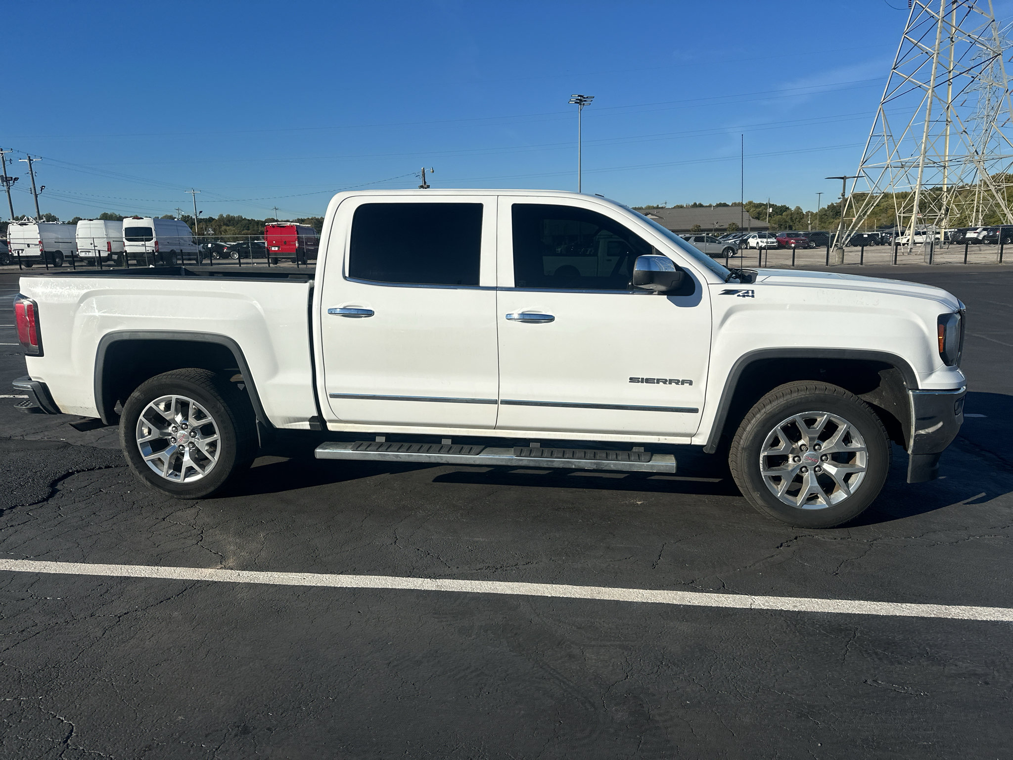 Used 2018 GMC Sierra 1500 SLT w/ SLT Premium Package AWD/4WD image 4