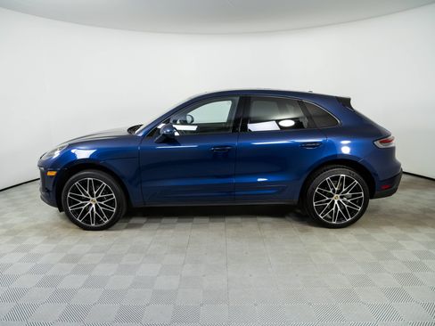 Certified 2023 Porsche Macan AWD/4WD image 2