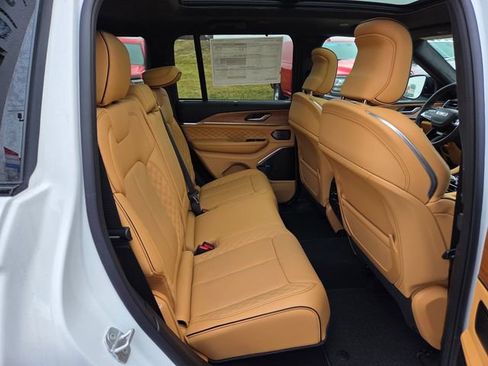New 2026 Jeep Grand Cherokee Summit image 14