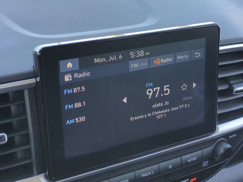 Used 2025 Hyundai Venue SEL FWD image 13