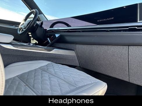 Used 2025 Cadillac Escalade V AWD/4WD image 32
