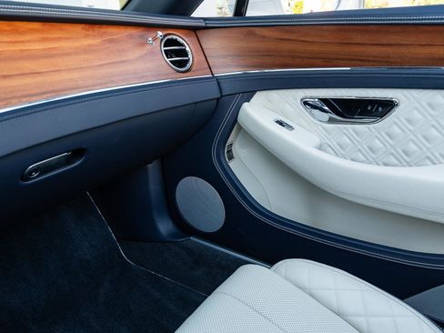 Used 2022 Bentley Continental GT image 36