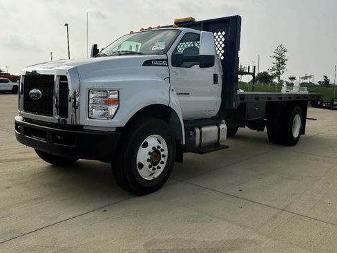 Used 2019 Ford F750 2WD Regular Cab Super Duty image 1