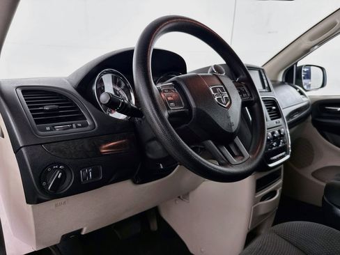 Used 2018 Dodge Grand Caravan SE w/ UConnect Hands-Free Group FWD image 20