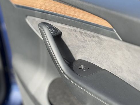 Used 2022 Tesla Model Y Performance image 36