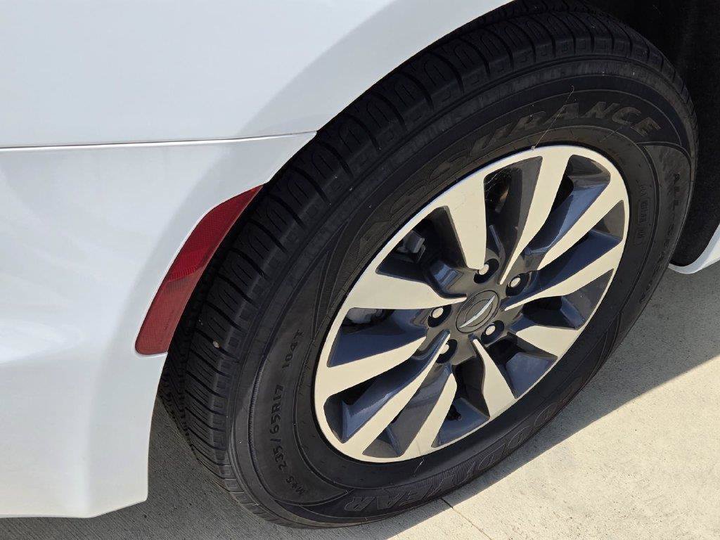Used 2023 Chrysler Pacifica Limited FWD image 8