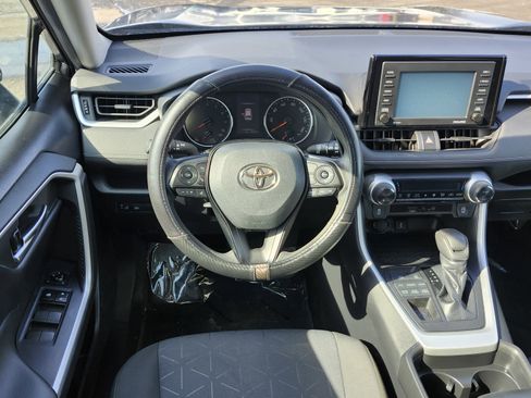 Used 2021 Toyota RAV4 XLE w/ Carpet Mat Package (TMS) image 25