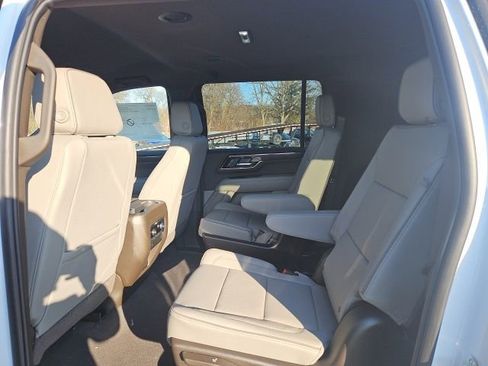 New 2026 GMC Yukon XL Elevation image 14