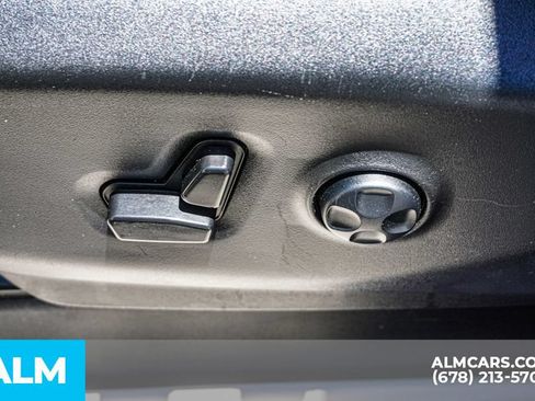 Used 2023 Chrysler Voyager LX FWD image 54